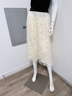 BRAND NEW Women's Ivory Floral Embroidered Tulle Midi Skirt